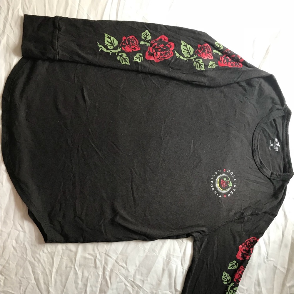 Black Hollister logo with snake